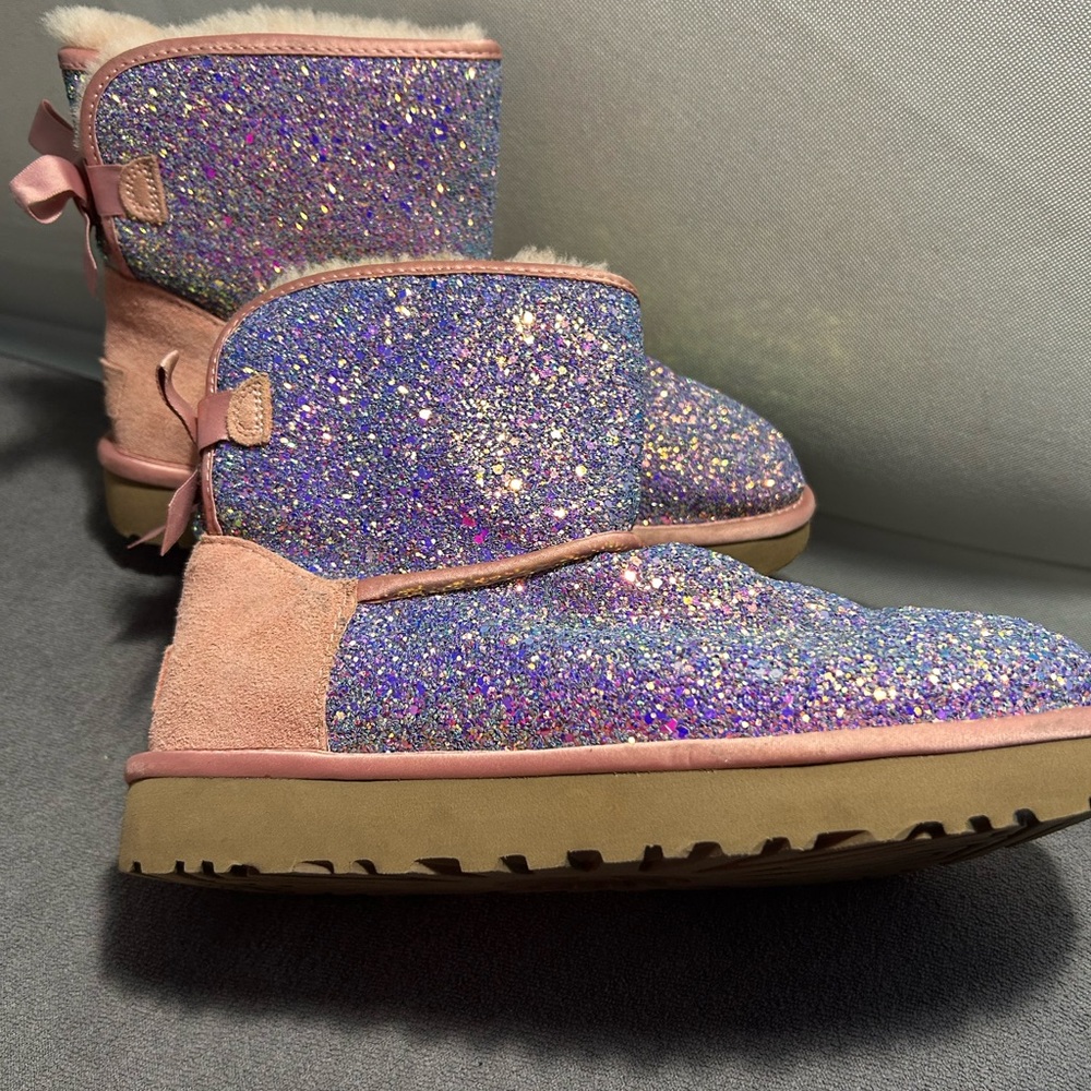 RARE UGG Cosmos sz 8